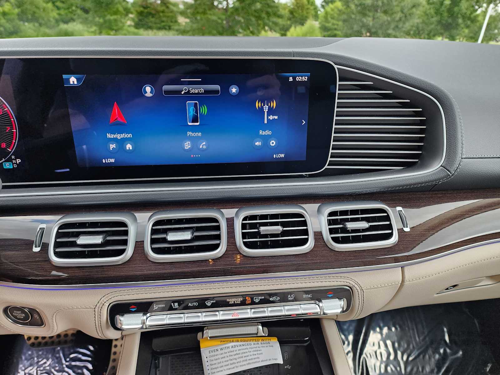2025 Mercedes Benz GLS 450 4MATIC photo 3