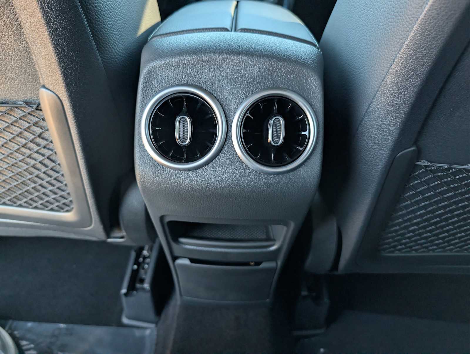 Thumbnail: 2026 Mercedes-Benz GLB - 21