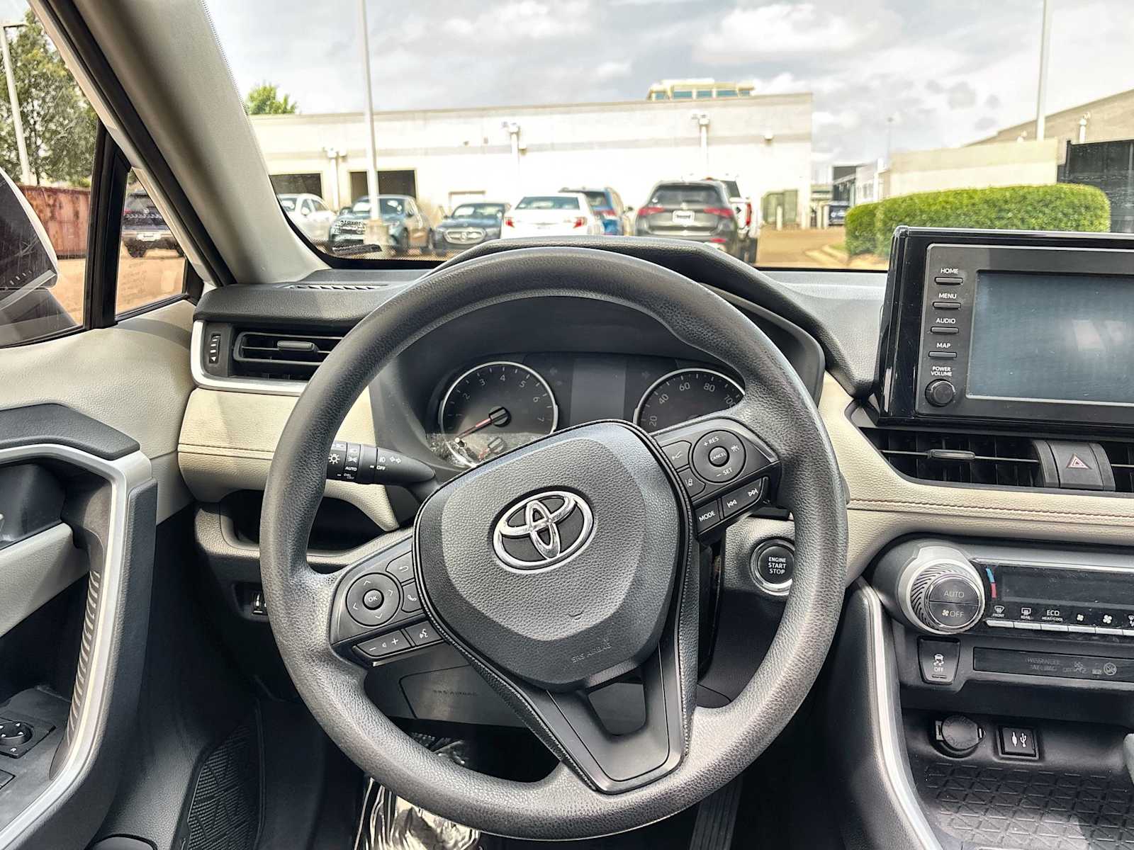 Thumbnail: 2019 Toyota RAV4 - 21