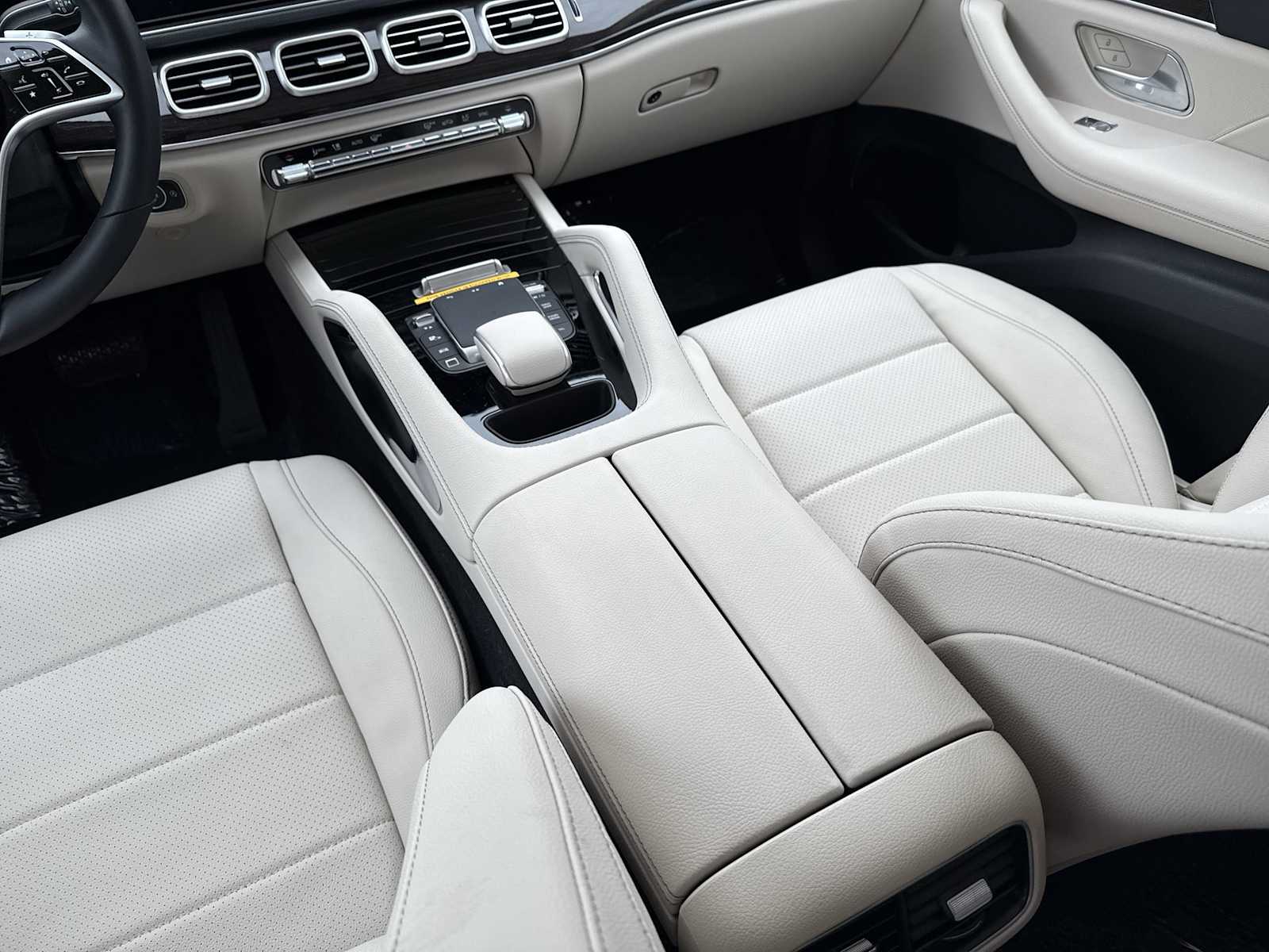 Thumbnail: 2026 Mercedes-Benz GLE - 22