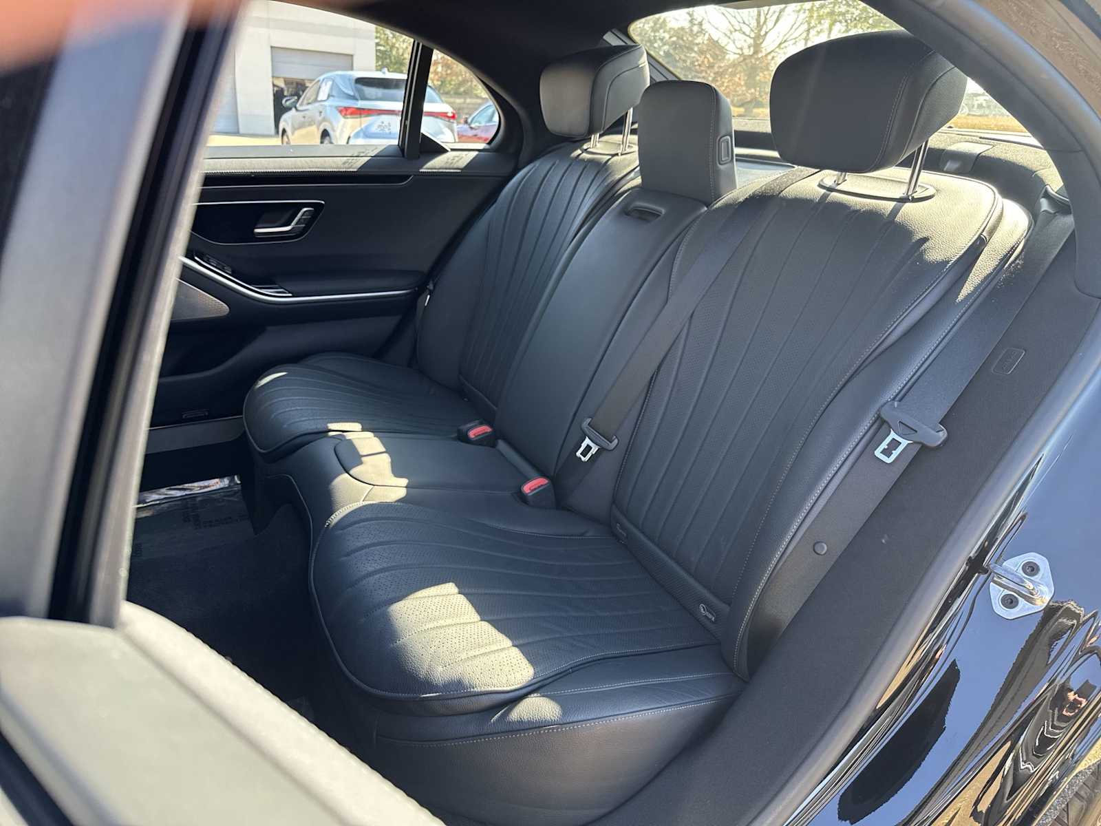 Thumbnail: 2022 Mercedes-Benz S-Class - 25