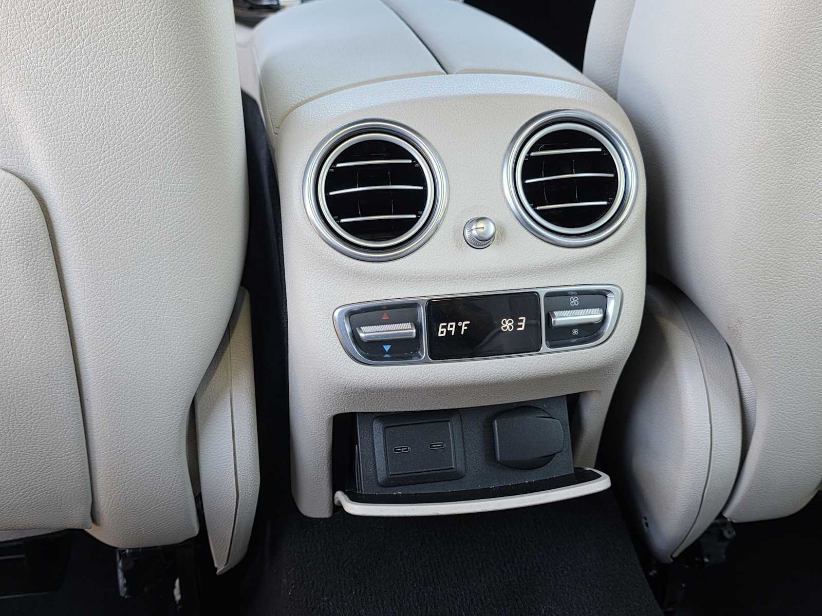 Thumbnail: 2023 Mercedes-Benz E-Class - 16