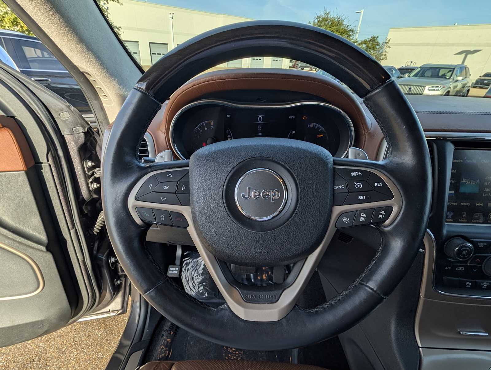 Thumbnail: 2015 Jeep Grand Cherokee - 10