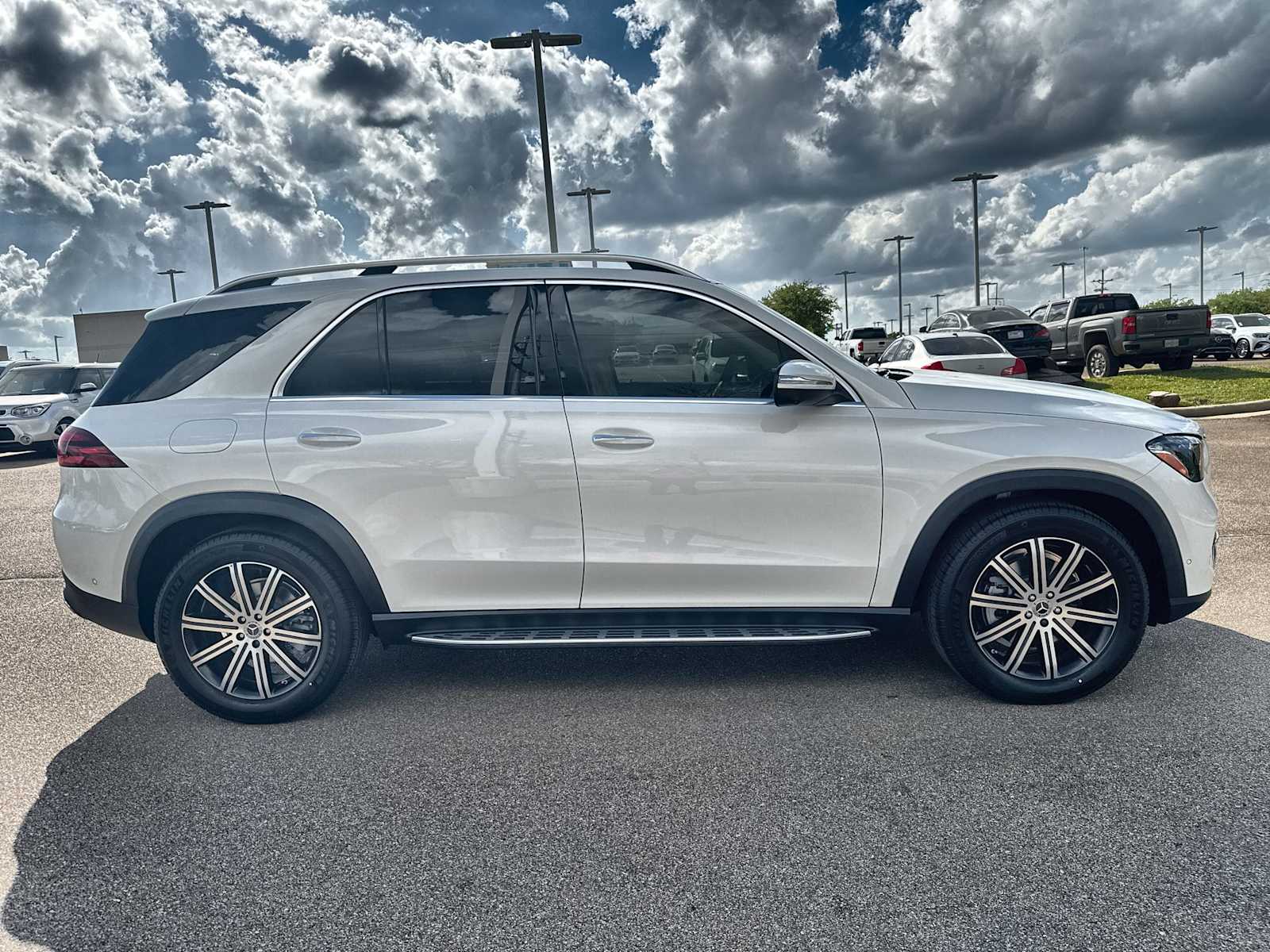 Thumbnail: 2026 Mercedes-Benz GLE - 10