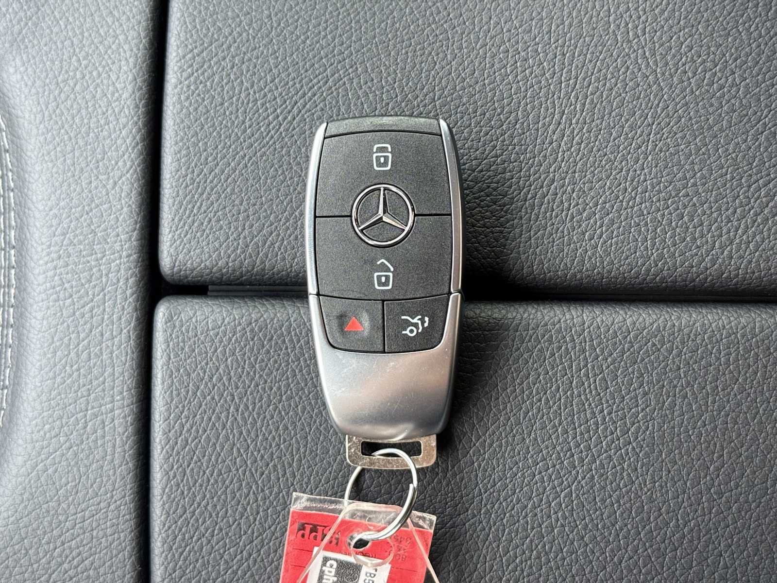 Thumbnail: 2026 Mercedes-Benz GLE - 27