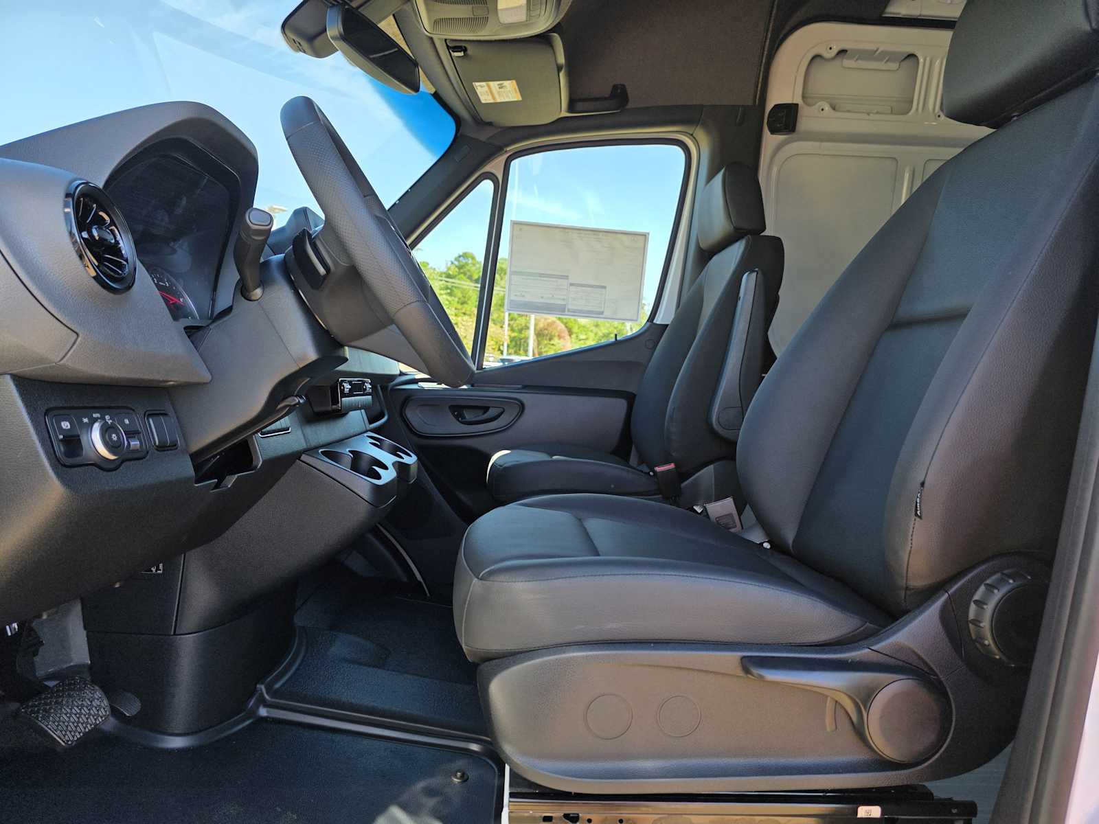 Thumbnail: 2026 Mercedes-Benz Sprinter - 11