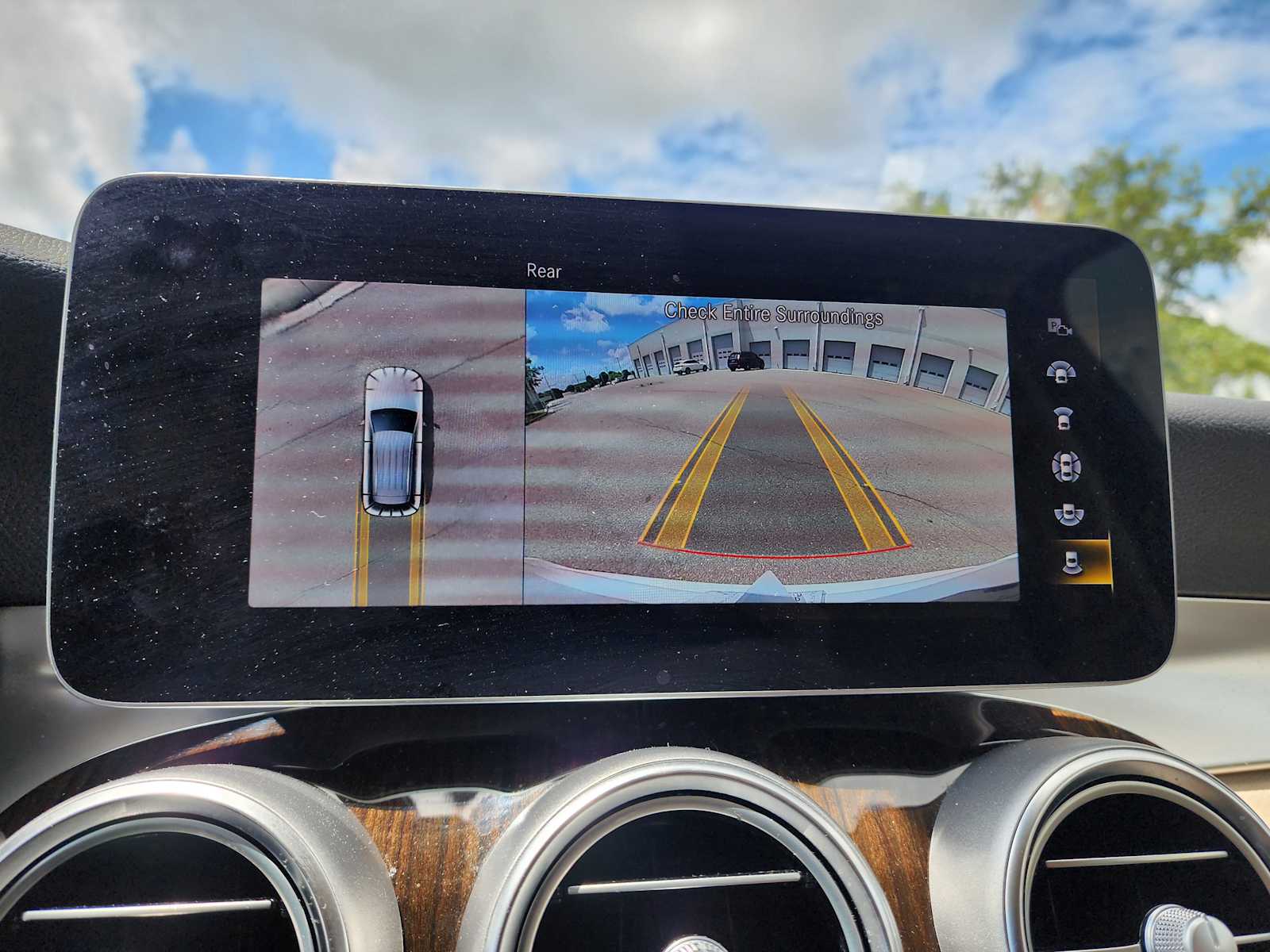 Thumbnail: 2022 Mercedes-Benz GLC - 3