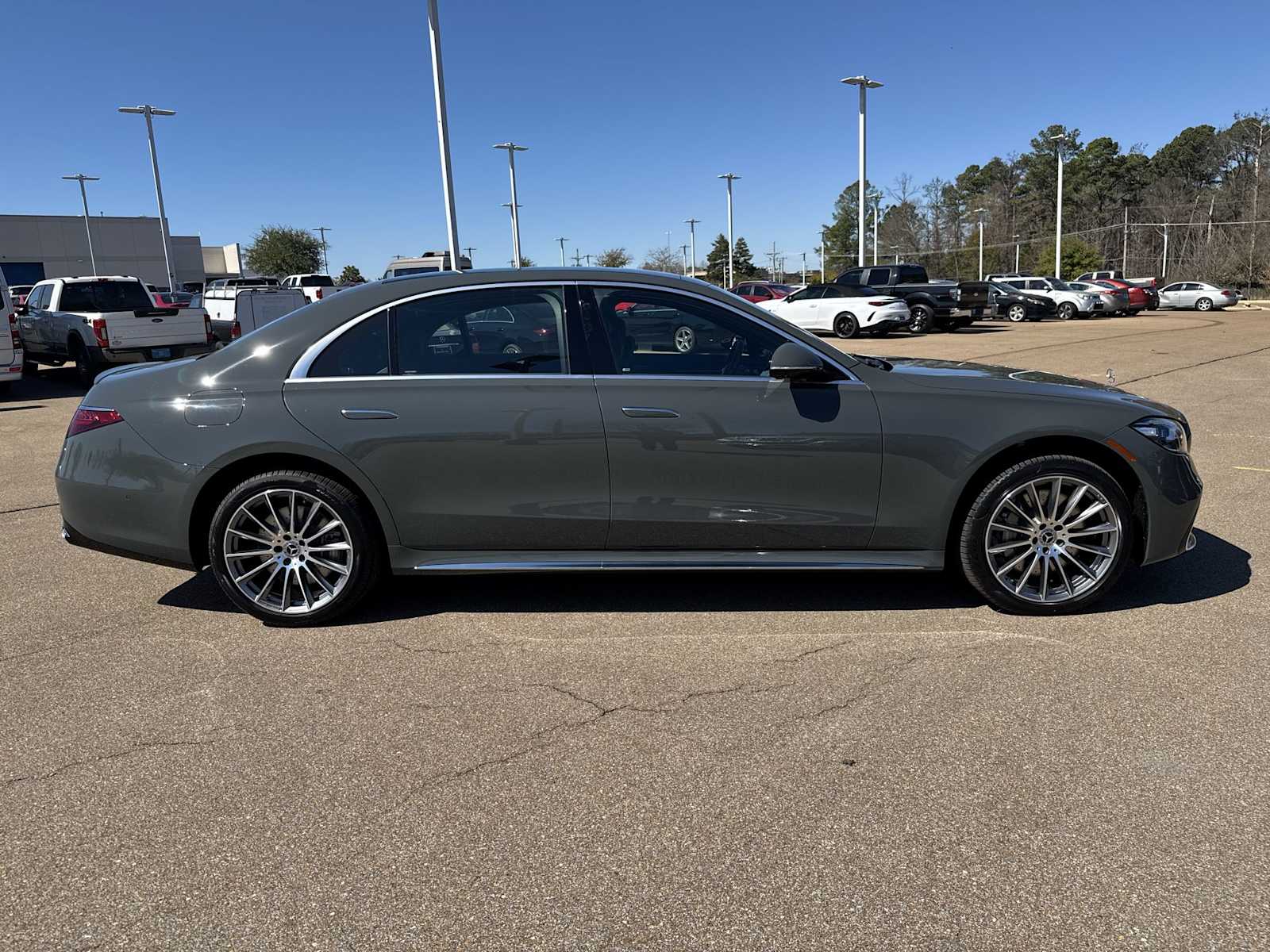 Thumbnail: 2026 Mercedes-Benz S-Class - 7