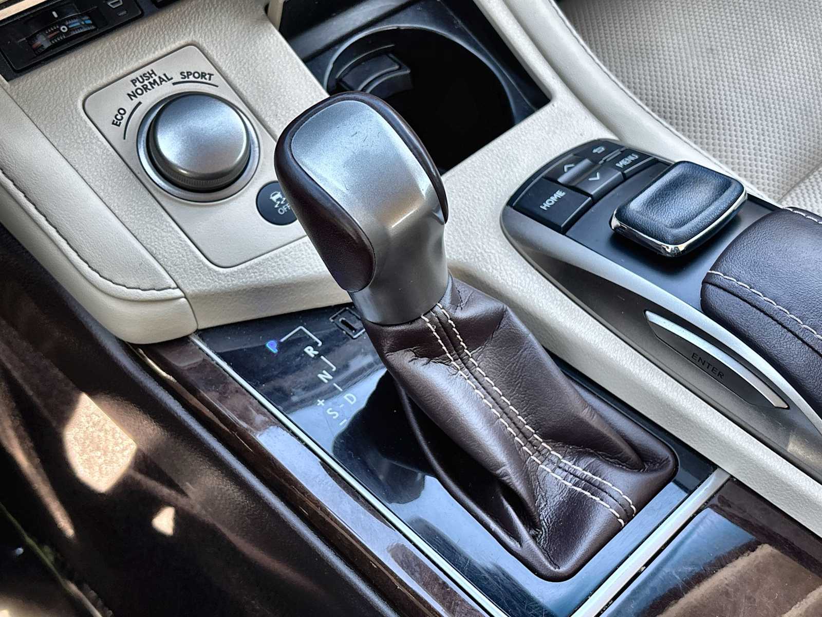 Thumbnail: 2018 Lexus ES - 22