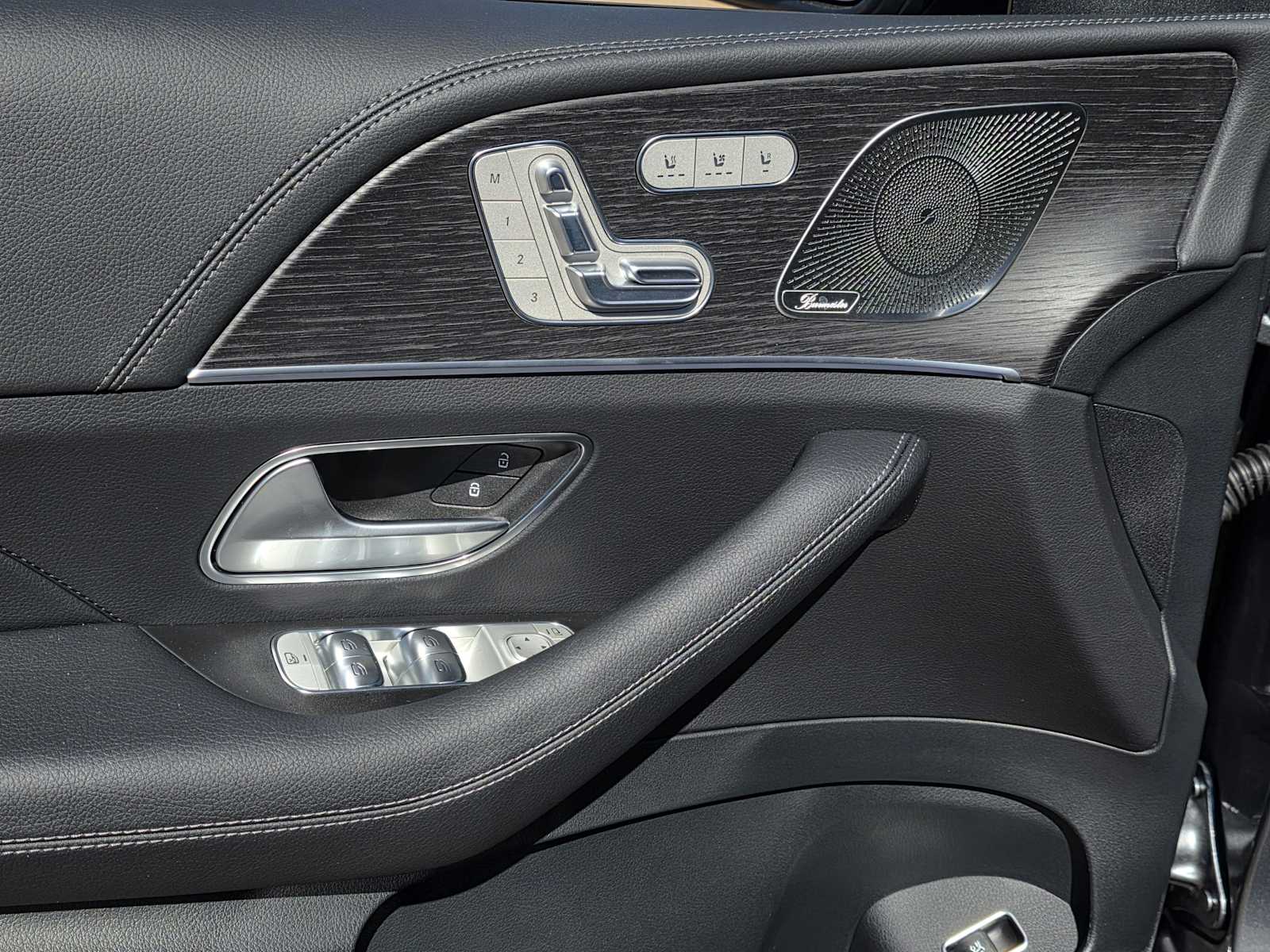 Thumbnail: 2026 Mercedes-Benz GLE - 15