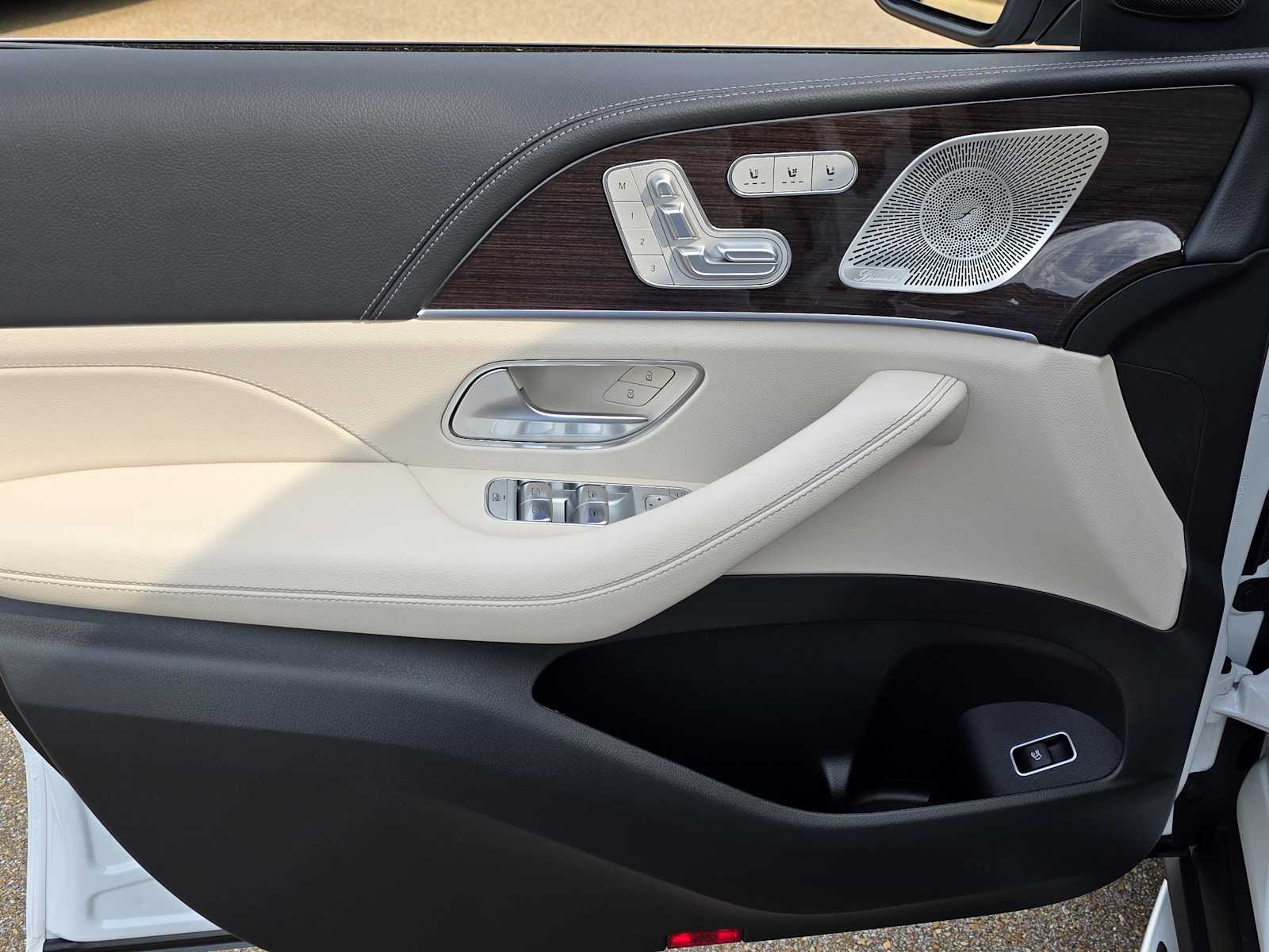 Thumbnail: 2026 Mercedes-Benz GLS - 17