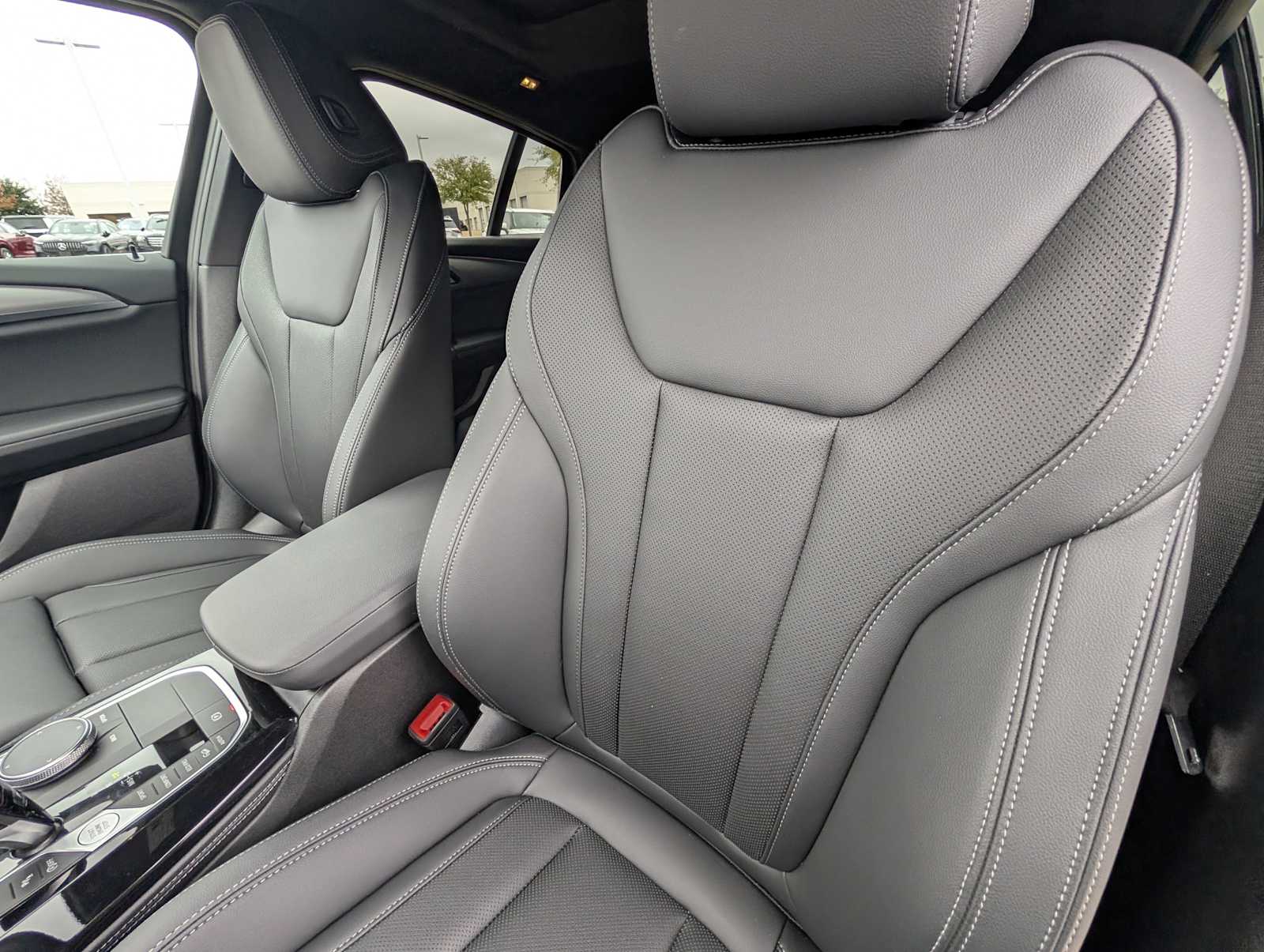 Thumbnail: 2025 BMW X4 - 19