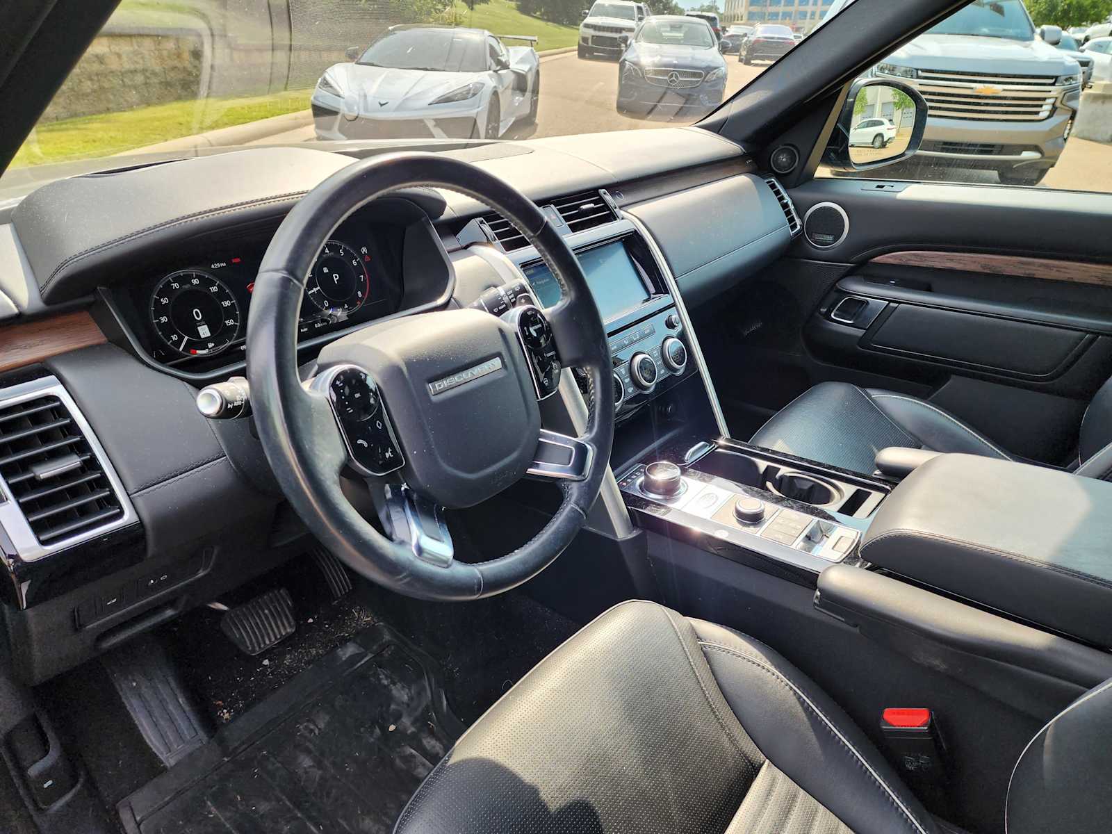 Thumbnail: 2020 Land Rover Discovery - 5
