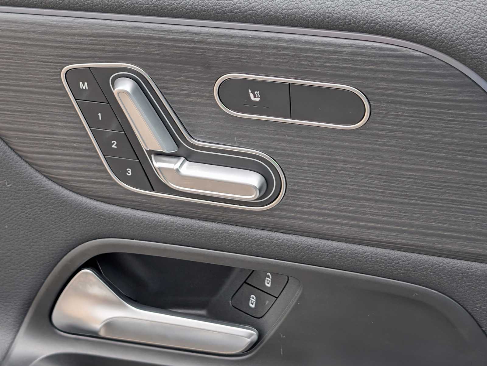 Thumbnail: 2025 Mercedes-Benz GLA - 25