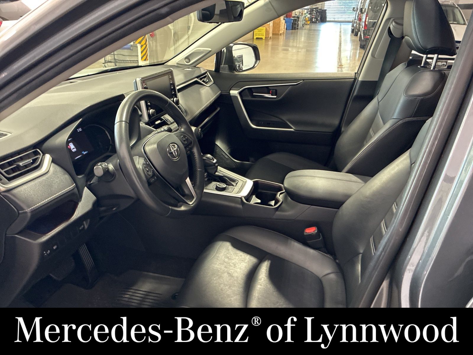 2020 Toyota RAV4 Hybrid Limited photo 3
