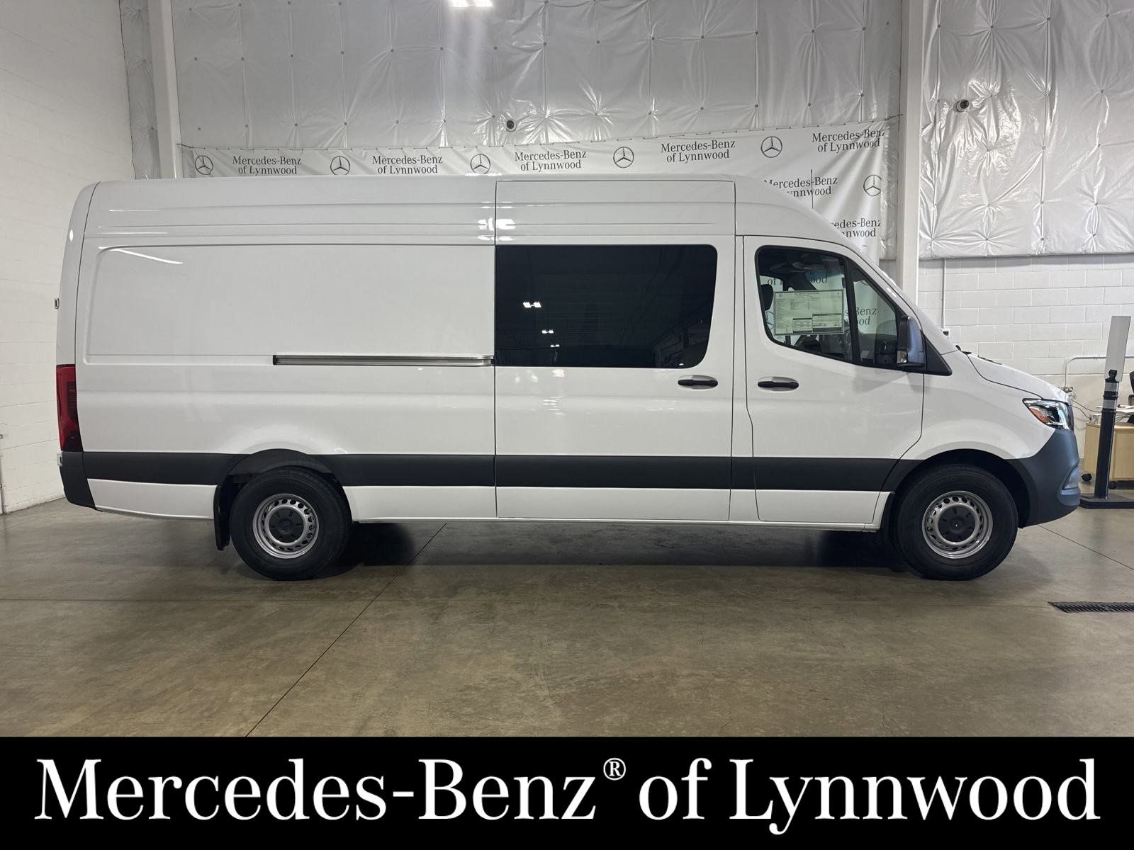 2025 Mercedes-Benz Sprinter Crew Van Base's photo