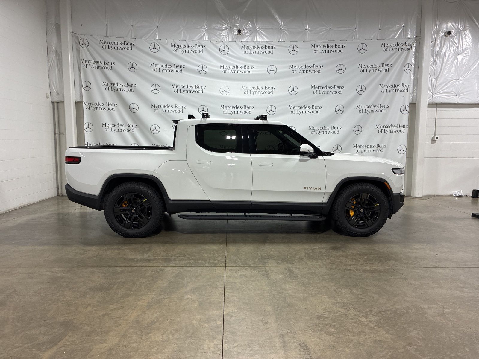 2022 Rivian R1T Adventure photo 2
