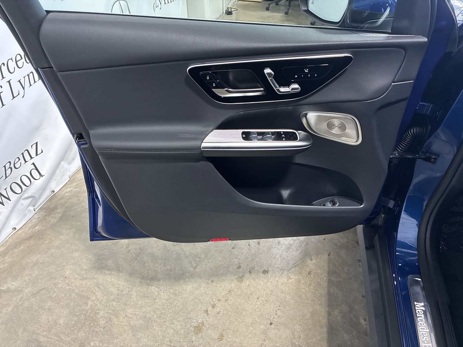 2025 Mercedes-Benz GLC Base - Photo 8