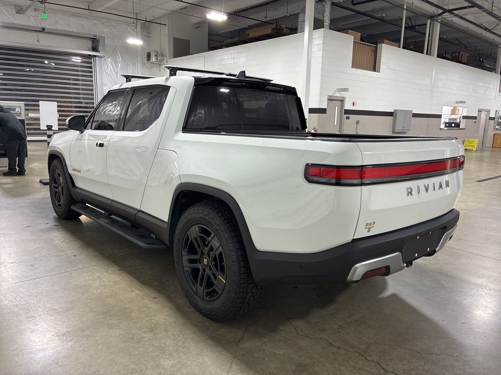2022 Rivian R1T Adventure photo 3