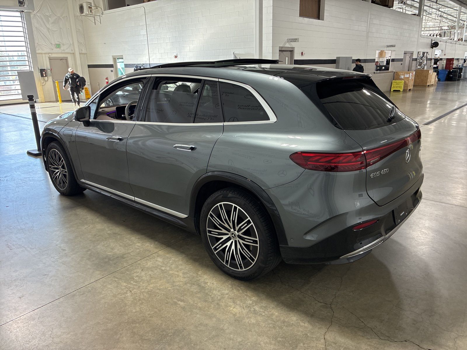 2023 Mercedes Benz EQS SUV 450 4MATIC photo 3