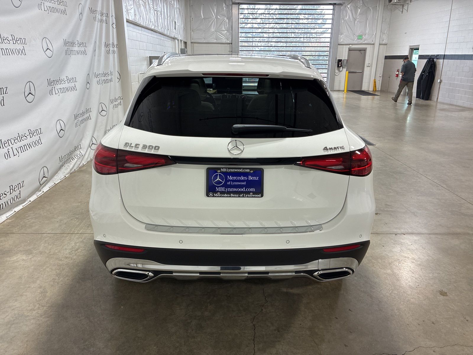 2025 Mercedes Benz GLC 300 4MATIC photo 4