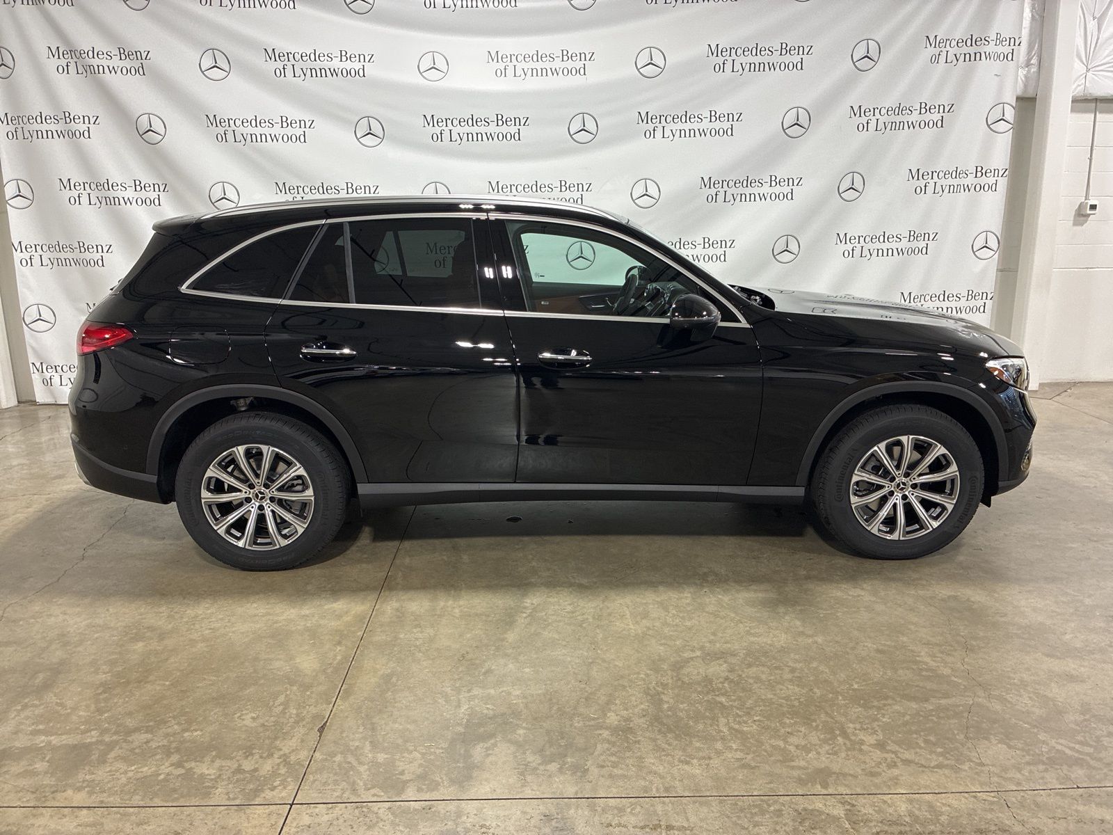 2026 Mercedes Benz GLC 300 4MATIC photo 3