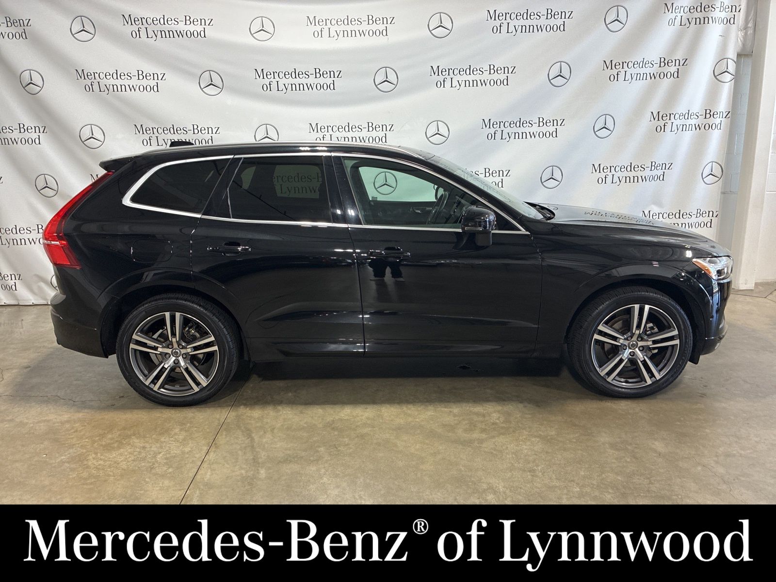 2018 Volvo XC60 T5 Momentum photo 3