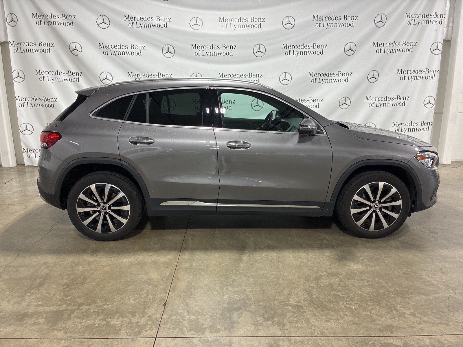 2022 Mercedes Benz GLA 250 4MATIC photo 2