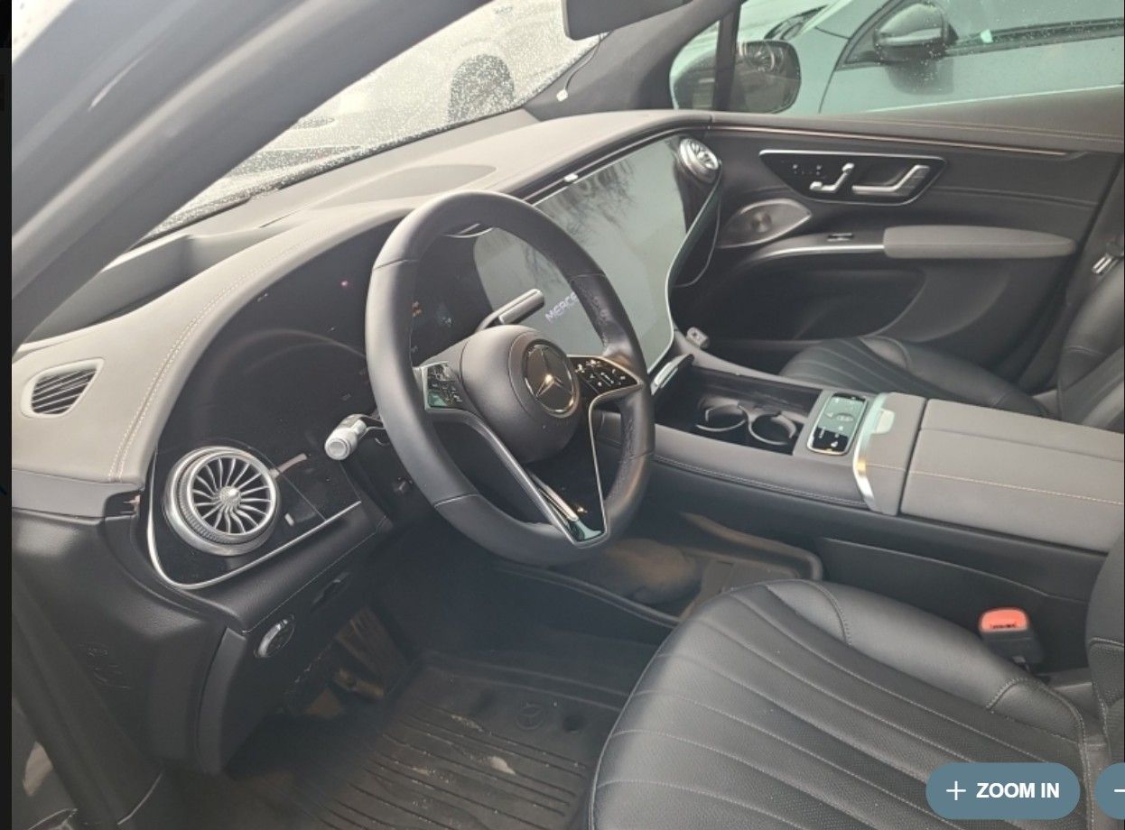 2023 Mercedes Benz EQS SUV 580 4MATIC photo 2