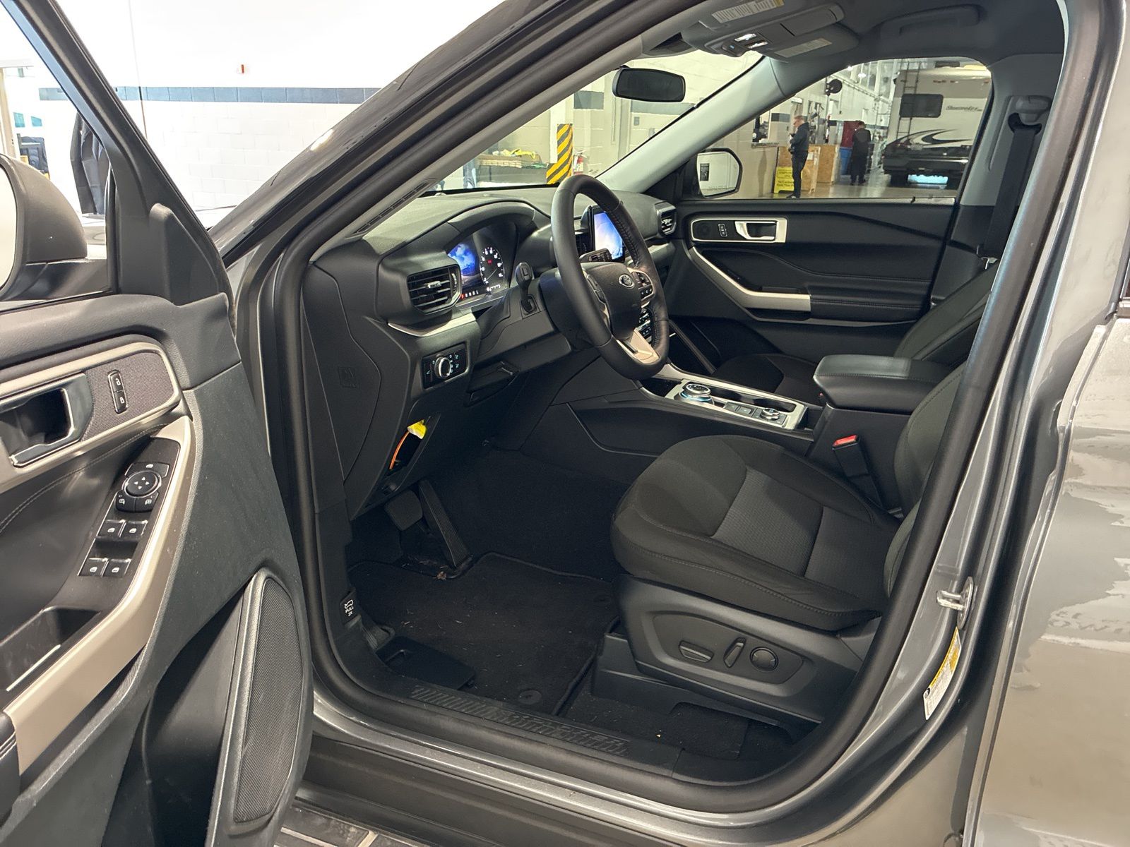 2024 Ford Explorer XLT photo 2