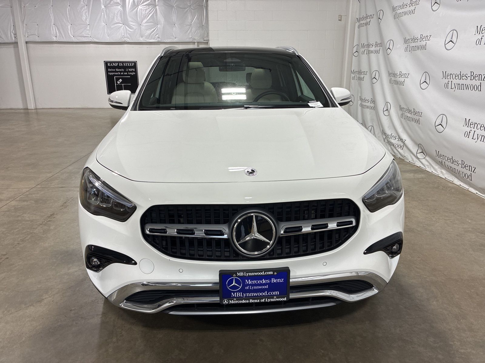 2025 Mercedes Benz GLA 250 4MATIC photo 2