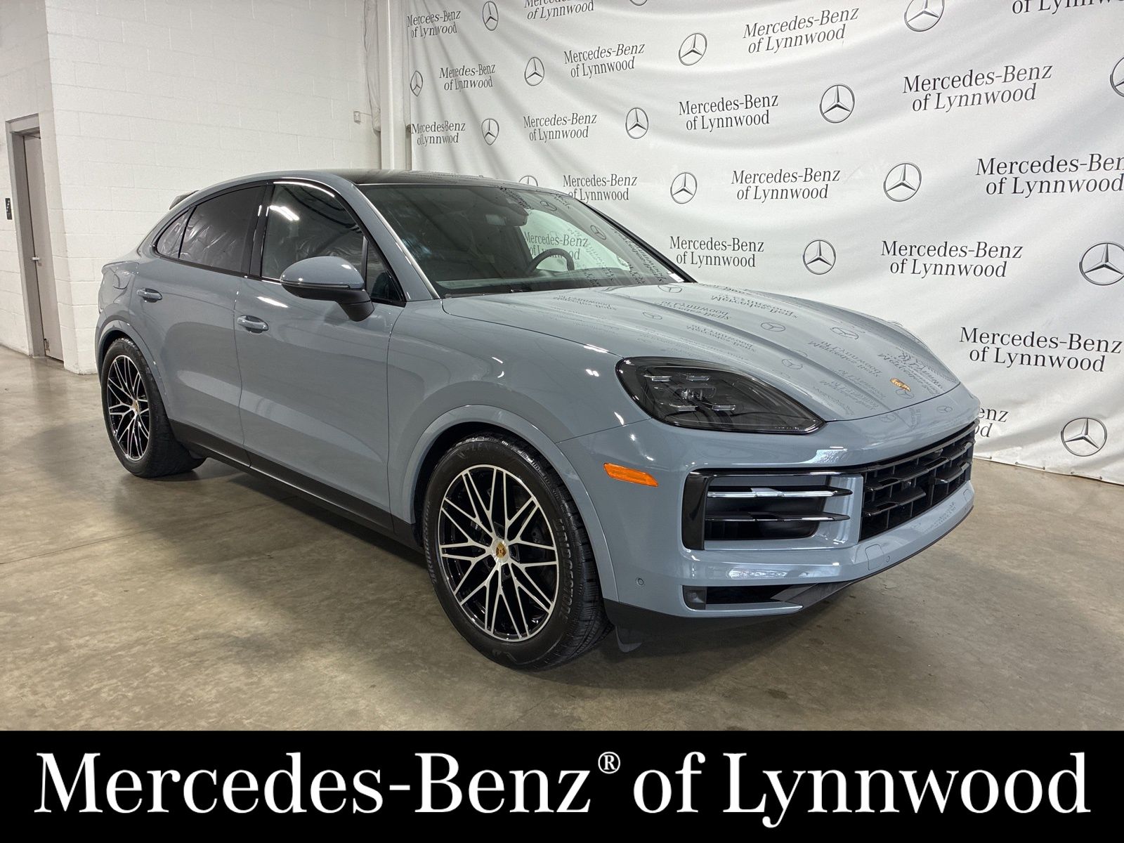 2024 Porsche Cayenne Coup Base's photo