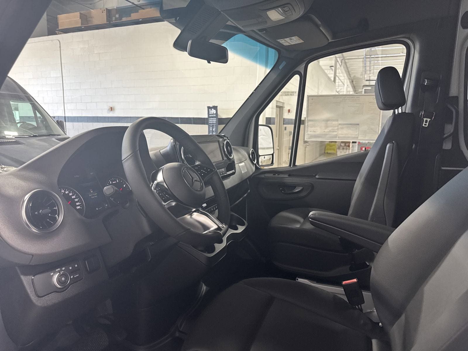 2025 Mercedes-Benz Sprinter Crew Van Base - Photo 10