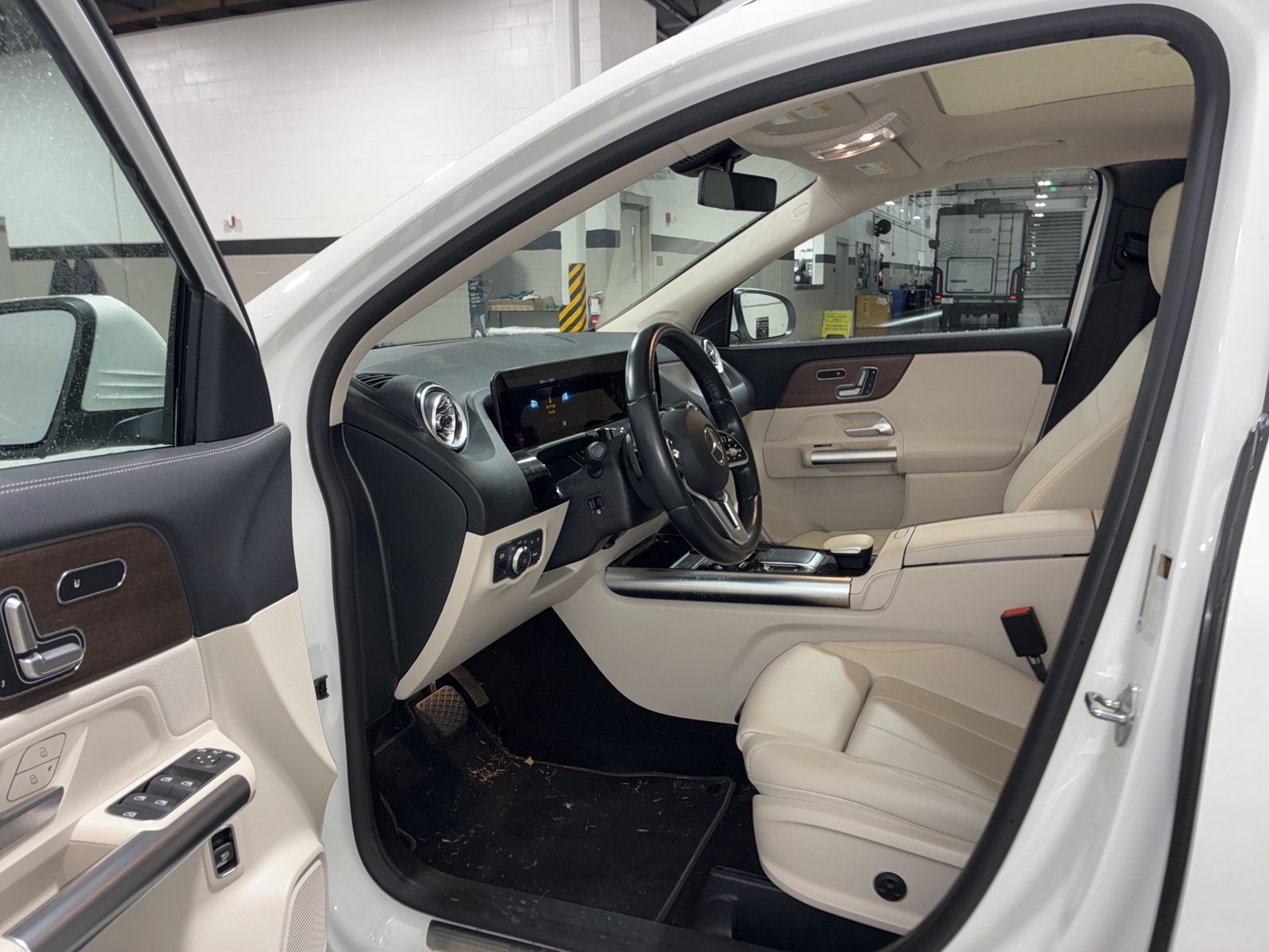 2023 Mercedes Benz GLA 250 4MATIC photo 4