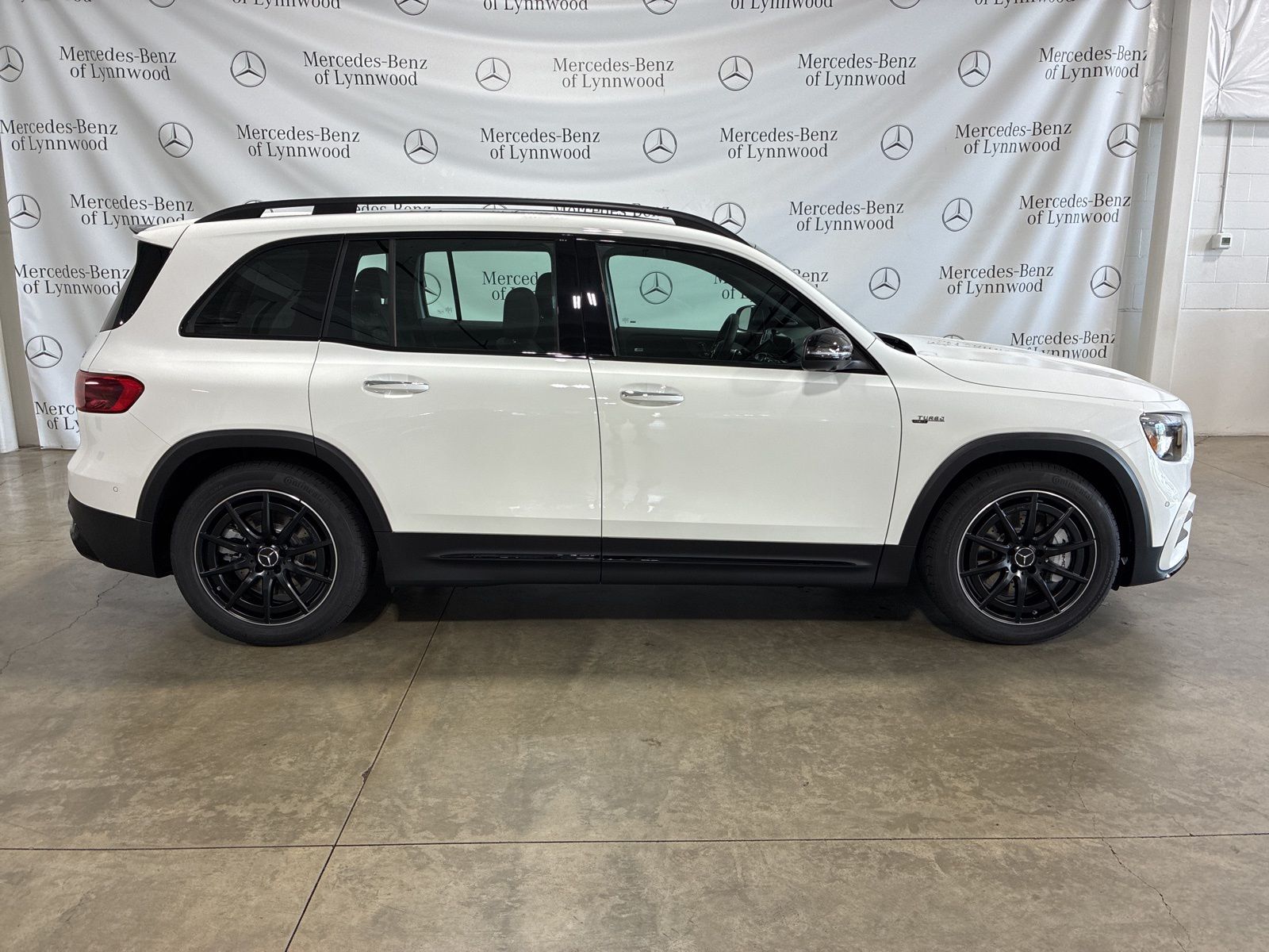 2026 Mercedes Benz GLB 35 AMG photo 2