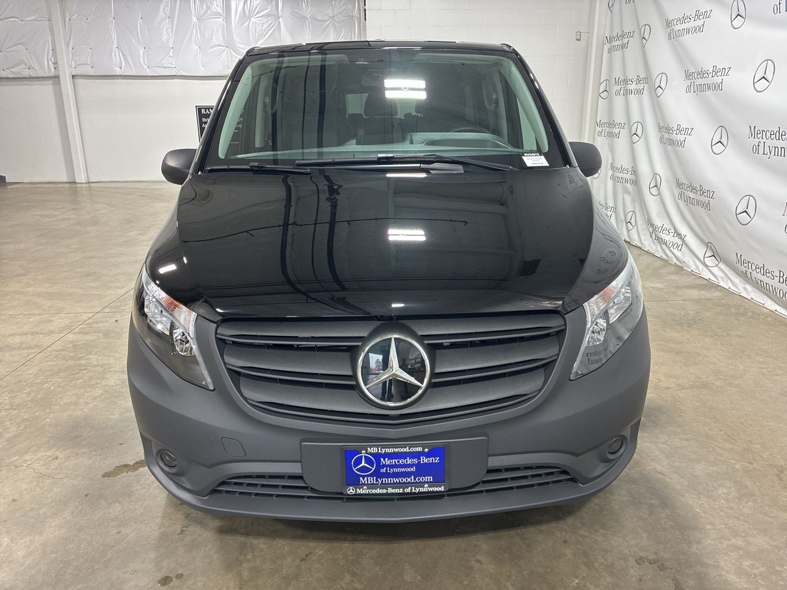 2023 Mercedes Benz Metris Passenger photo 2