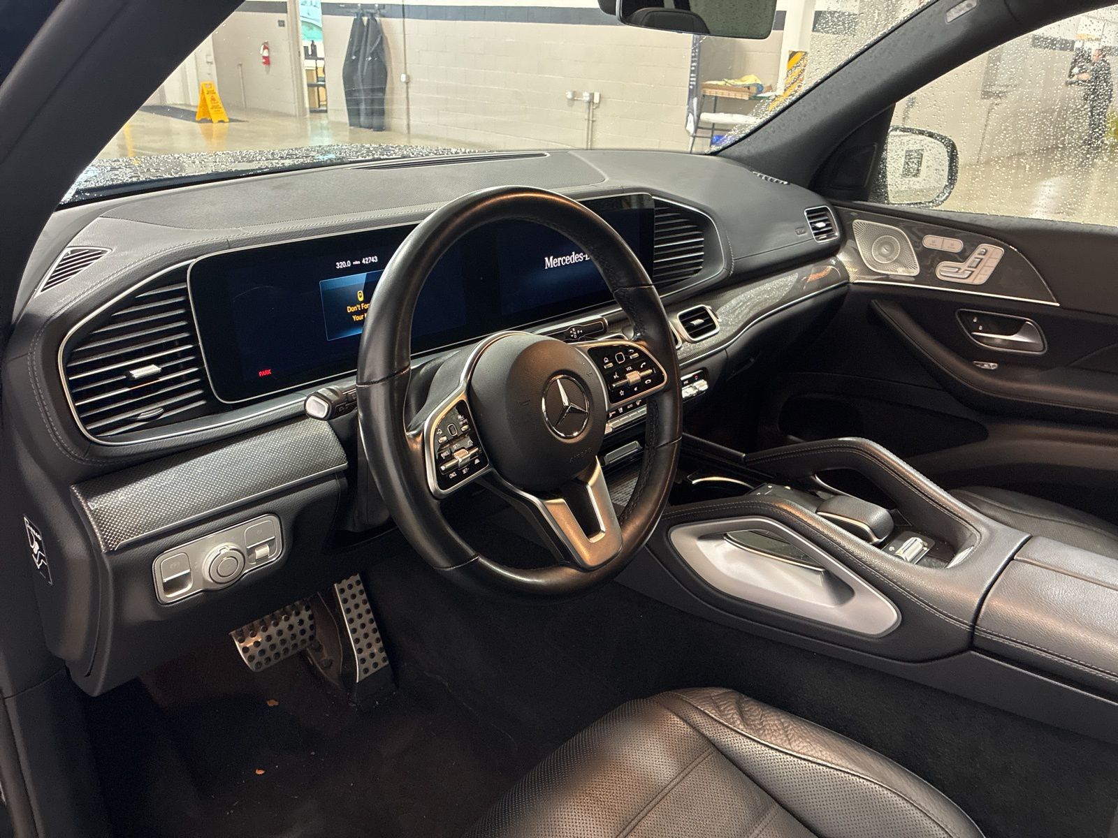 2023 Mercedes Benz GLS 580 4MATIC photo 4