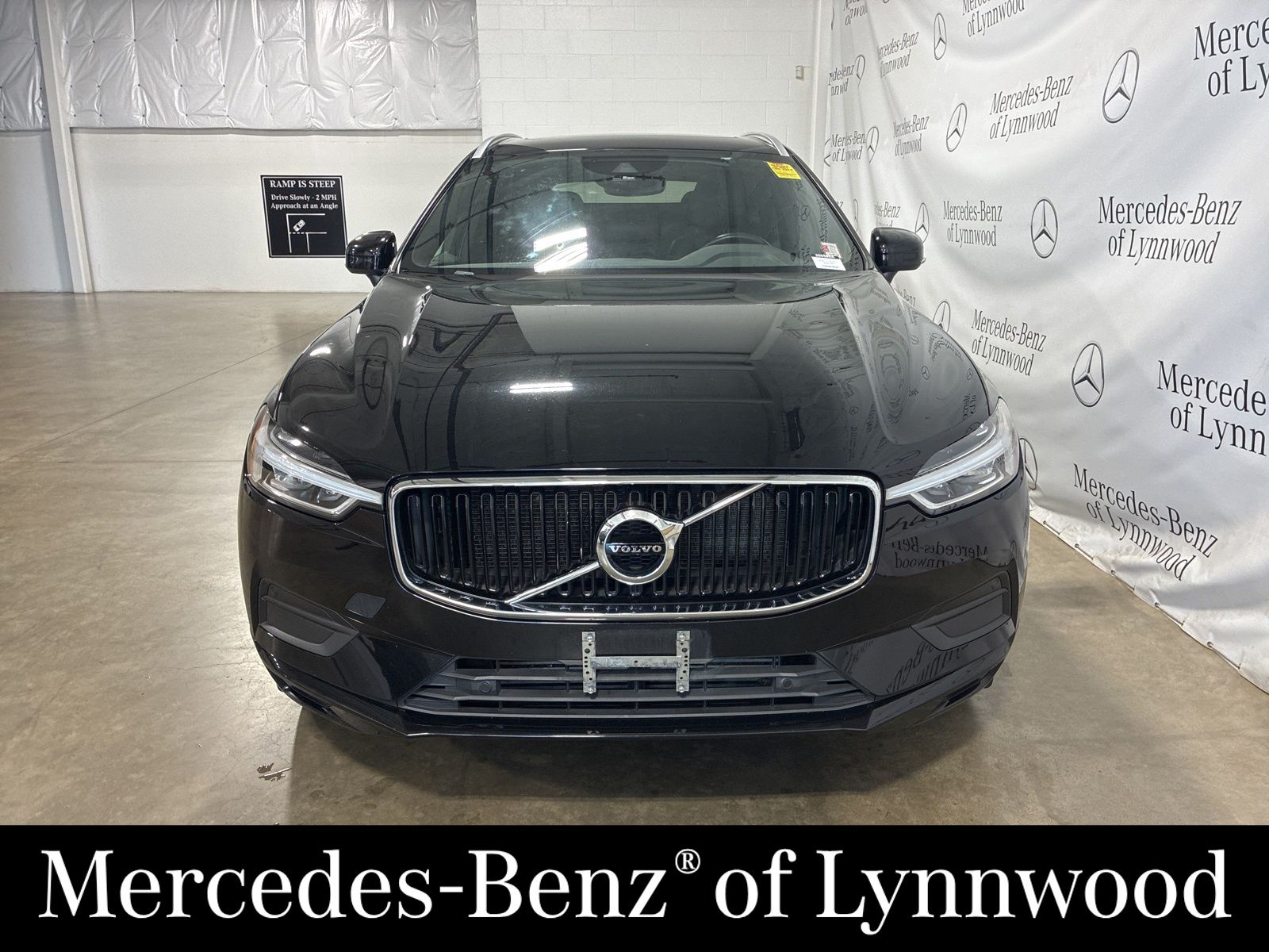 2018 Volvo XC60 T5 Momentum photo 2