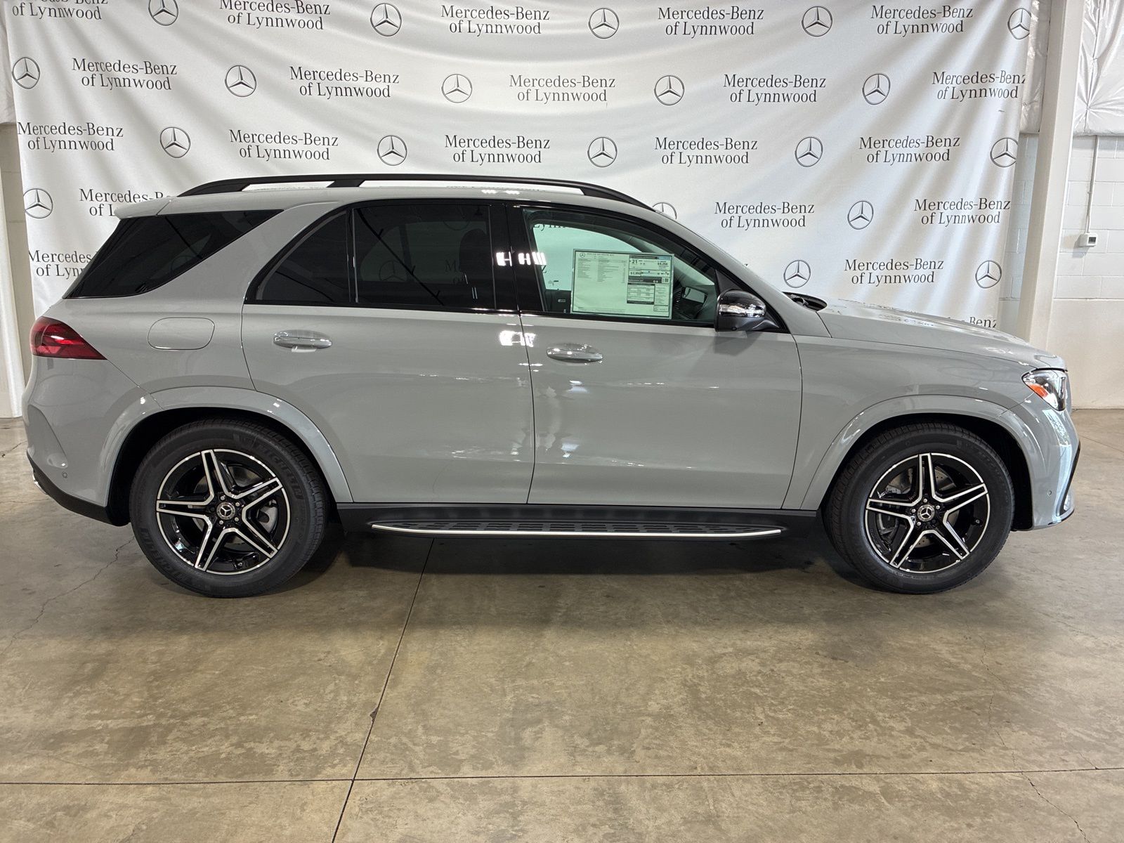 2026 Mercedes Benz GLE 450 4MATIC photo 3