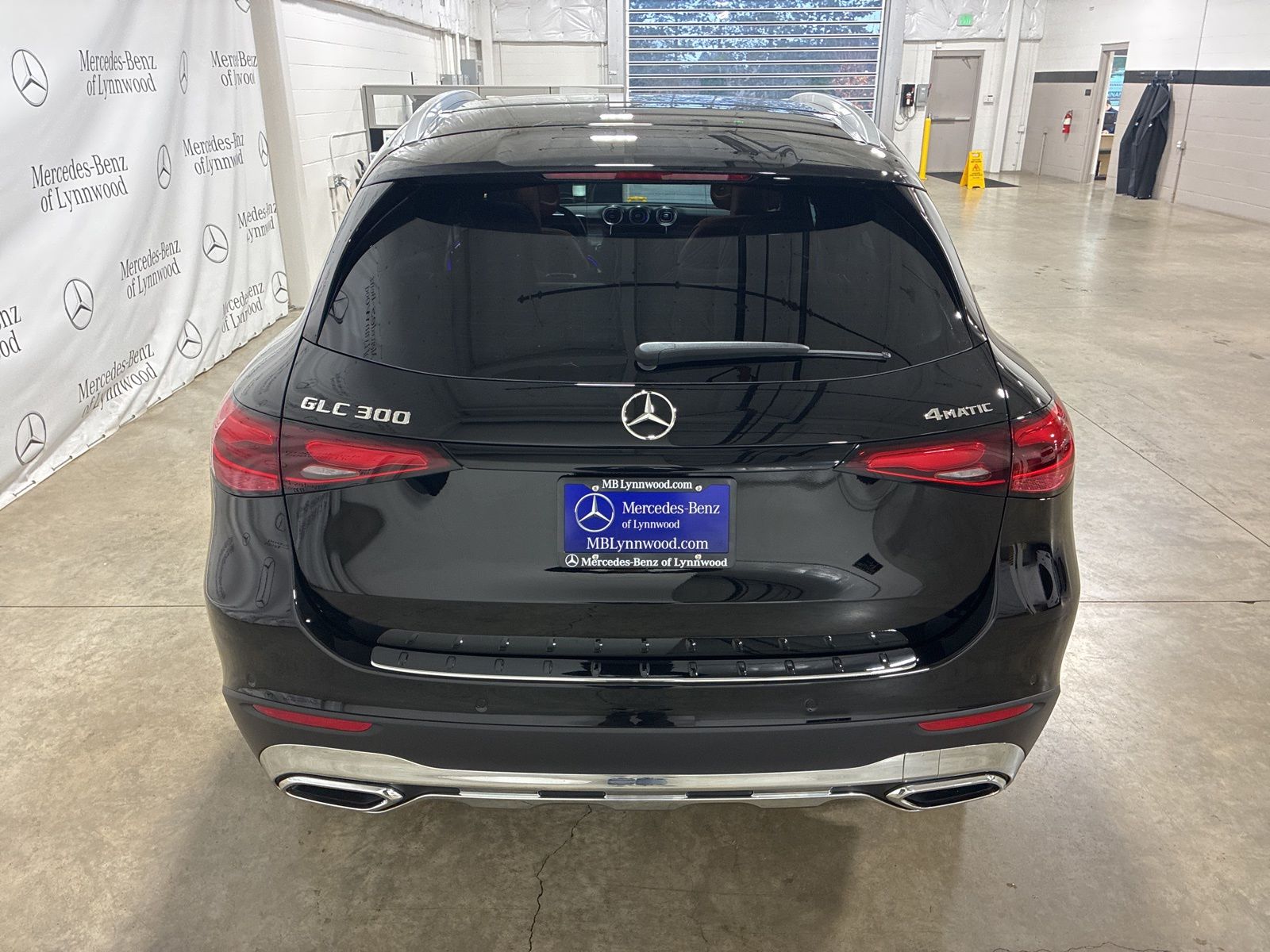 2026 Mercedes Benz GLC 300 4MATIC photo 4
