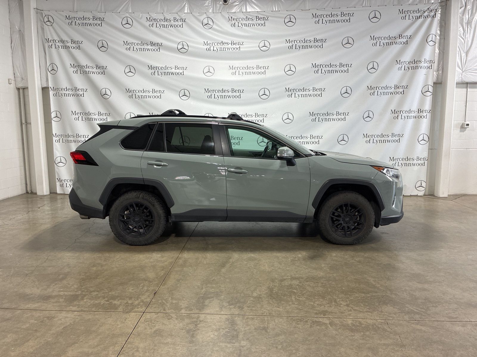 Used 2021 Toyota RAV4 XLE with VIN 2T3P1RFV5MW245641 for sale in Northfield, Minnesota