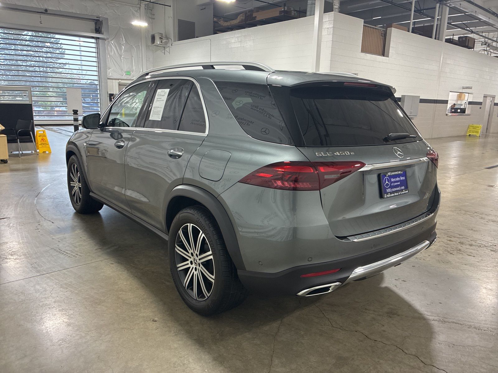 2025 Mercedes Benz GLE 450e 4MATIC photo 2