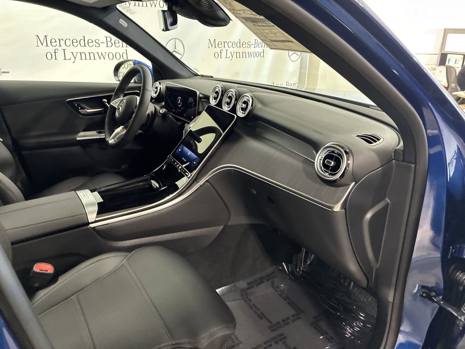 2025 Mercedes-Benz GLC Base - Photo 18