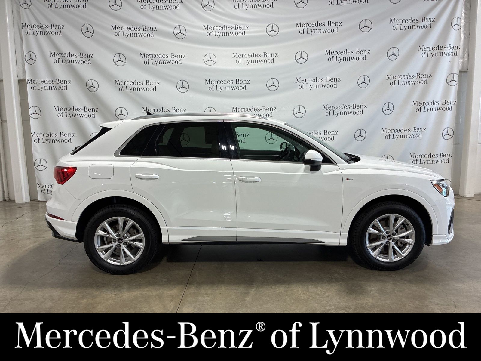 2022 Audi Q3 45 TFSI S line Premium photo 3