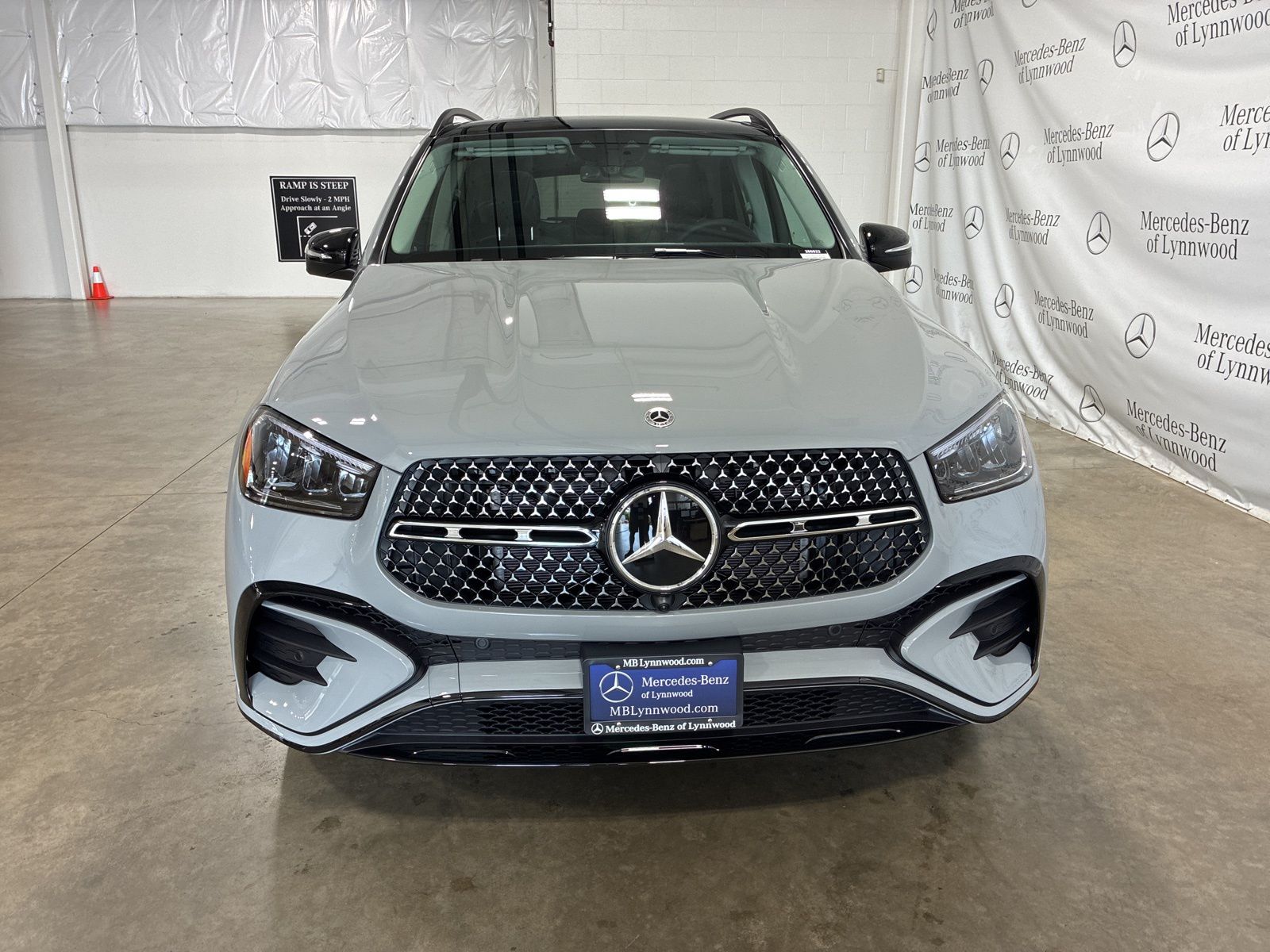 2026 Mercedes Benz GLE 450 4MATIC photo 2
