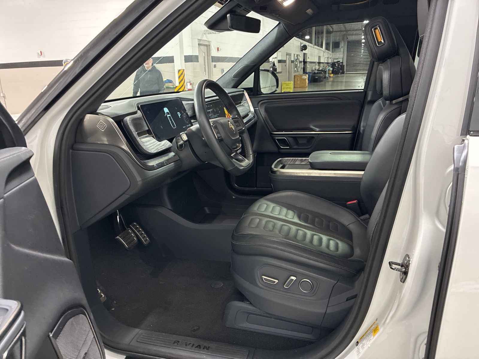 2022 Rivian R1T Adventure photo 4
