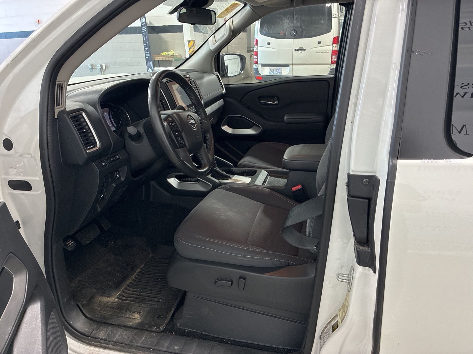 2023 Nissan Frontier SV photo 4