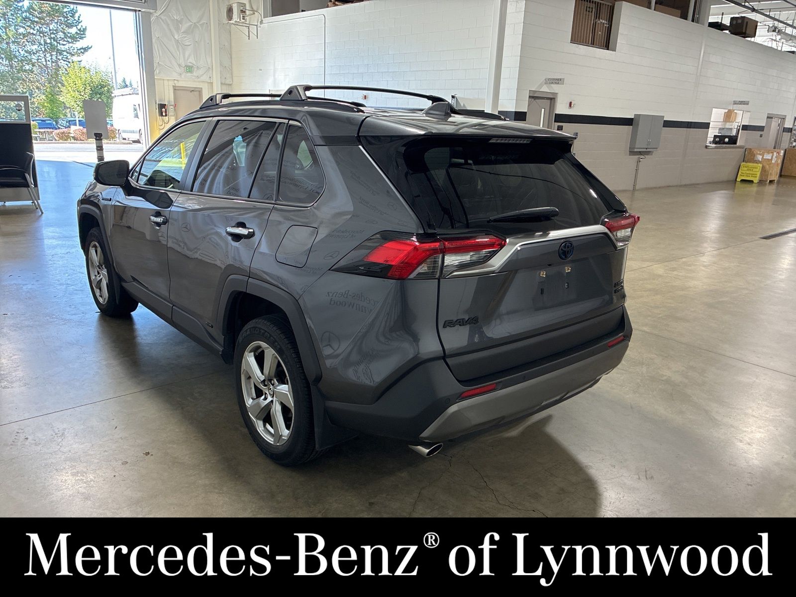 2020 Toyota RAV4 Hybrid Limited photo 2