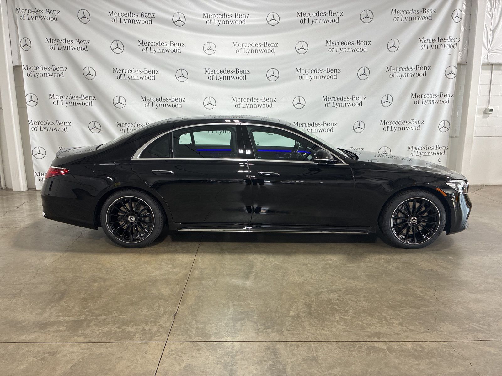 2026 Mercedes Benz S 580 4MATIC Hybrid photo 2