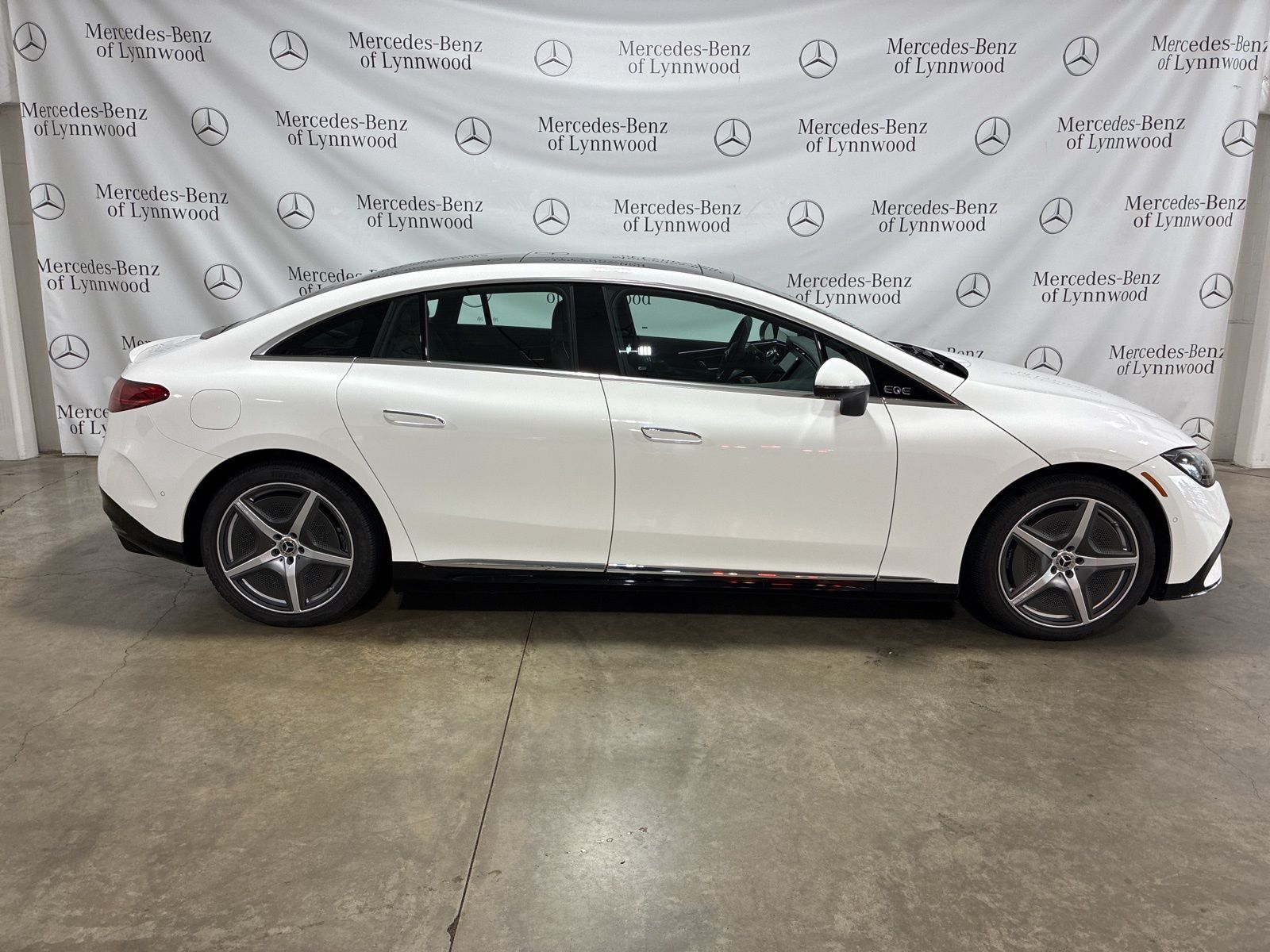 2024 Mercedes Benz EQE-Class Sedan photo 3
